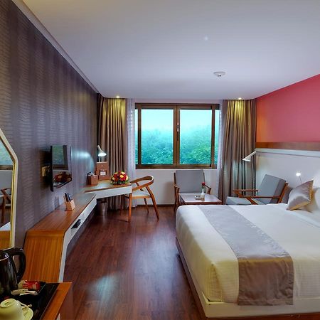 The Blooms Cochin Hotel Kochi Exterior foto