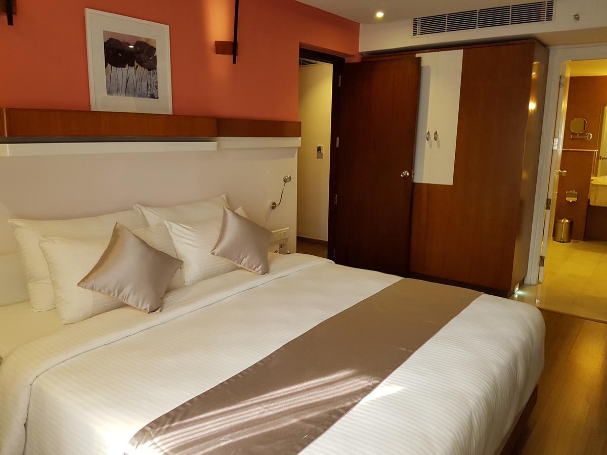 The Blooms Cochin Hotel Kochi Exterior foto