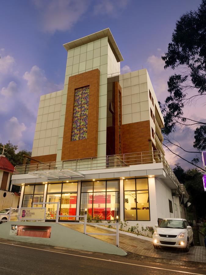 The Blooms Cochin Hotel Kochi Exterior foto