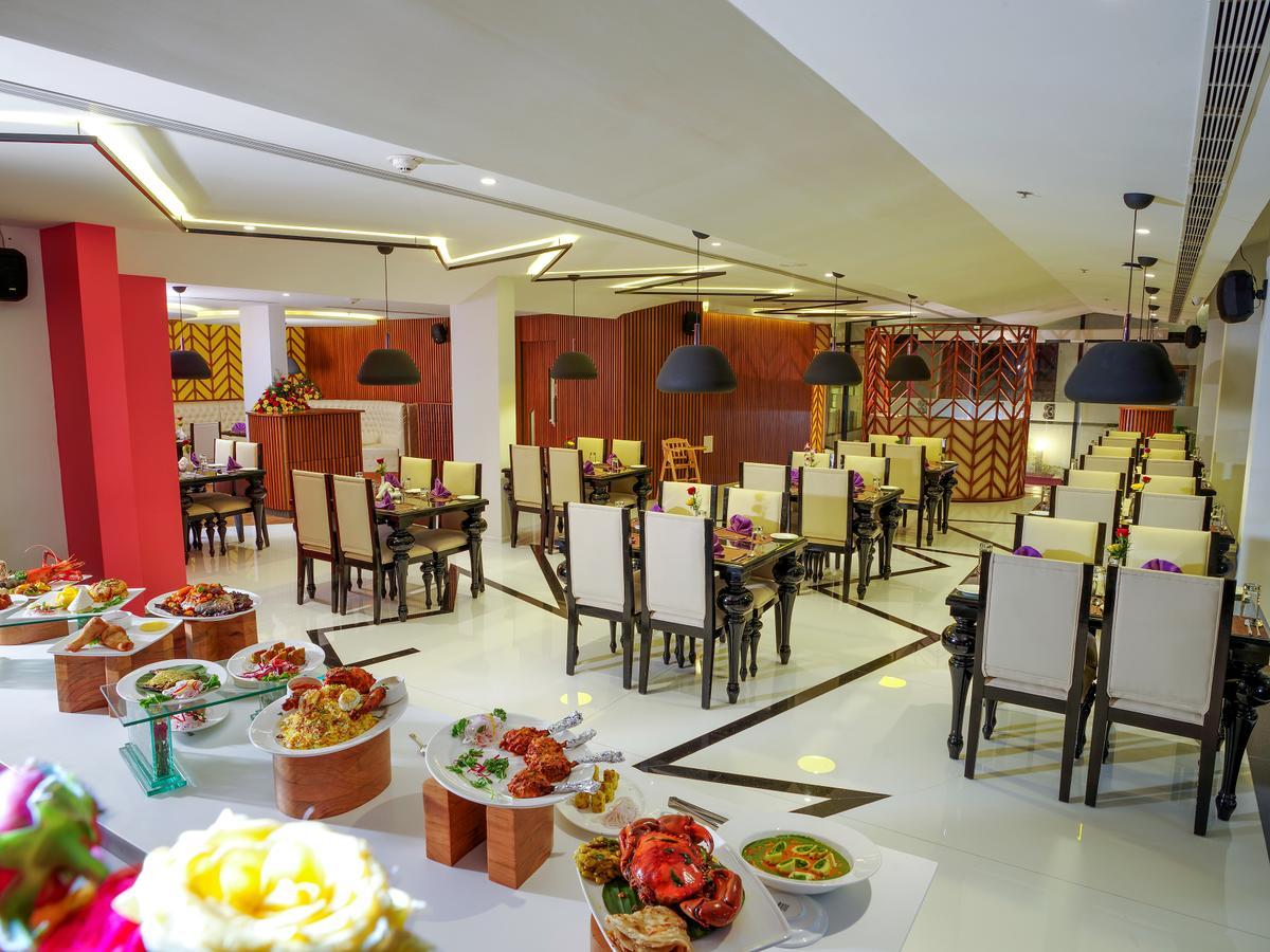 The Blooms Cochin Hotel Kochi Exterior foto