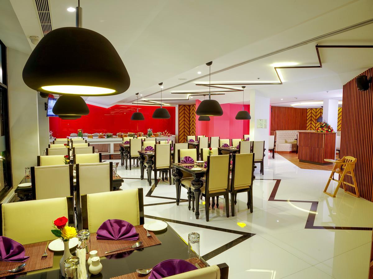 The Blooms Cochin Hotel Kochi Exterior foto
